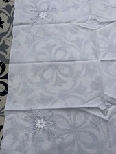 Leichte weihnachtliche Tischdecke Mitteldecke 80x80 silberne Stickerei Baumwolle