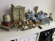 Alte Puppenstubenmöbel