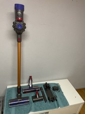 Dyson V8 Absolute beutellos Akku-Staubsauger - Gelb/Nickel (227296-01)Neuer Akku