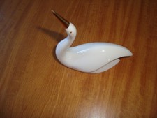 Deko Figur kleiner Schwan aus Porzellan mit Gold farbenem Schnabel und Augen