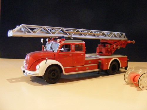 Minichamps 439 140 071 - 1:43,