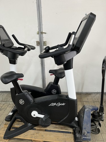 Life fitness upright - fitness, bike
