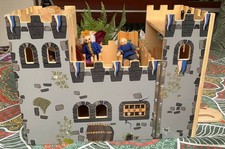 Spielzeug BURG aus Holz