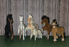 Barbie & Co: 6 Pferde beflockt Vintage bespielt mit Gebrauchsspuren (s. Fotos)