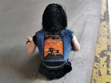 Headbanger mit Jeanskutte und