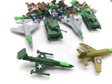 75  Soldaten +4 Düsenjets + 2 Panzer  Mini Soldaten DDR