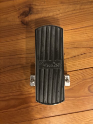 Fender fuzz wah - fuzz, e