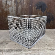 Alter Drahtgitterkorb