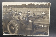 Foto Wk2 Horch Pkw Rauhtarn Camo Stahlhelm Auto Wagen Kfz Krad Soldat Gewehr WH