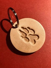 Leder Anhänger Wolf Wolfspfote Indianisch Wolfsrudel Tierspur Talisman Geschenk