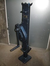 Pfaff Stahlwinde mit feststehender Klaue und Sicherheitskurbel. 