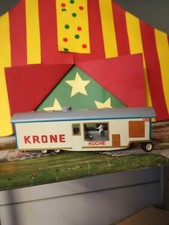 Circus Krone  "  Küchenwagen mit Köche und offener Tür hinten )