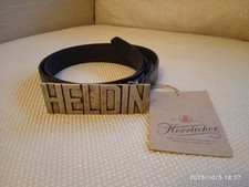 Neuer, schwarzer Ledergürtel