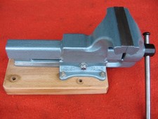 Heuer Schraubstock mit