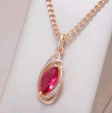 Schöne Halskette mit