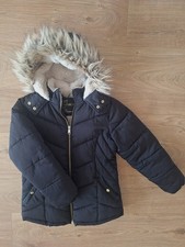 Next Mädchen Winterjacke mit Kunstfell, Größe 134, schwarz