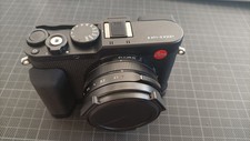 Leica D-Lux 8 mit Handgriff