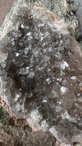 Quarz hämatit geode druse - quarz,