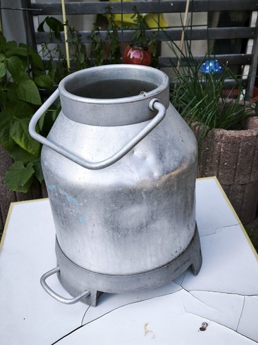 Große alte milchkanne - große,