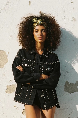 Schwarze nieten jeansjacke - schwarze,
