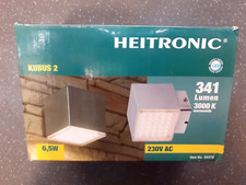 Q:  HEITRONIC 35272 Wand-Leuchte KUBUS 2  LED  3000 Kelvin 371 Lumen nur6,5 Watt