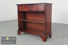 Bücherregal im Kolonialstil