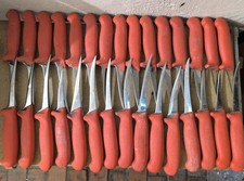 Professionelle Fleischermesser mit rotem Griff – 30 Stück – Gebraucht