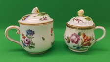 Porzellan zwei Tassen mit