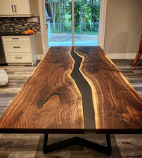 Schwarzer Epoxid Live Edge