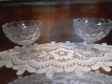 Set Aus 2 Glasschüsseln Alt