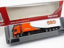 345HO /34 - Herpa H0 147491 - DAF CF Koffer SZ TNT - top in OVP