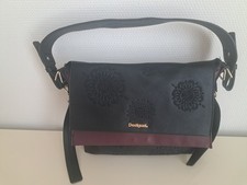 Desigual Handtasche / Schultertasche. Farbe Schwarz .Neu