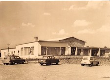 AK Kyritz Kreiskulturhaus "Wilhelm Pieck" Auto Echt Foto Postkarte (D40289)