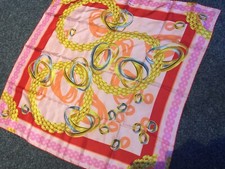 MUST DE CARTIER PARIS SEIDENTUCH 87x87cm NEU ROSA & PINK TÖNE MIT CARTIER RINGEN