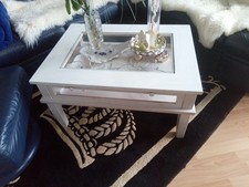 Couchtisch Weiss mit Glasplatte und Glasseitenteile, Glasklappfach 