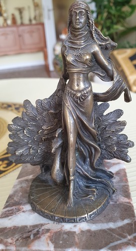 Massive bronzefigur göttin - bronzefigur,