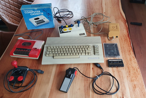 Commodore c64 mit zubehör - commodore,