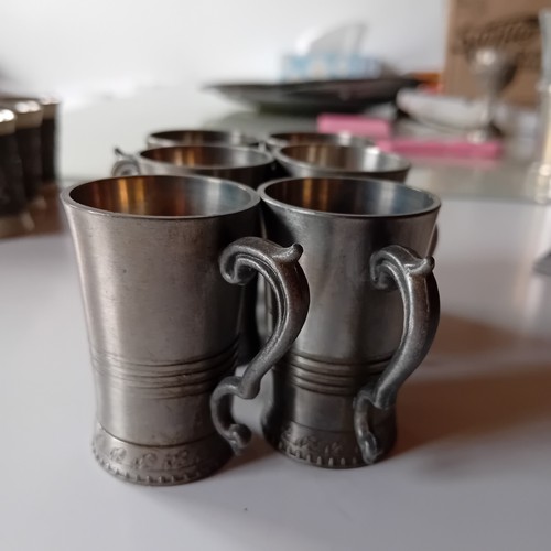 Kleine verzierte zinnbecher - kleine,