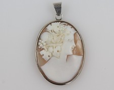 Sehr schöner alter Anhänger aus Silber 835 mit Kamee
