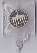 5 Mark 1987  BRANDENBURGER  TOR  BERLIN  pol. Platte  OVP Aufl. 6.424