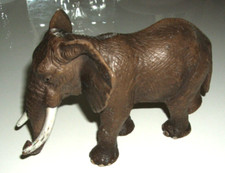 Elefant von Schleich - junger Elefantenbulle - 15 cm x 10 cm