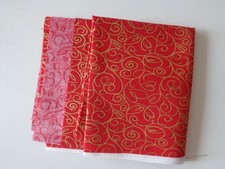 Patchwork Stoff ° Baumwolle ° 55 x 50 cm ° rot + goldene Ornamente ° Weihnachten