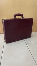 Eleganter Aktenkoffer von Sudhaus – Bordeauxrot mit Messingbeschlägen