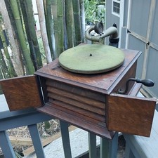 Victor Victrola VV-1V Antique