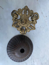 Alte Laufrolle und alte Deckenrosette