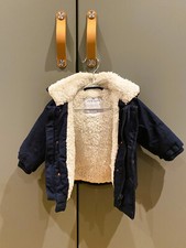 Zum Verkauf steht ein Vertbaudet Baby – Winterjacke mit Kapuze in Größe 62.