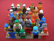 10 Lego Figuren zufällig sortiert mit Zubehör bzw. Kopfbedeckung / Haaren / Helm