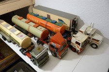 1:24 Vier LKW mit Tank-