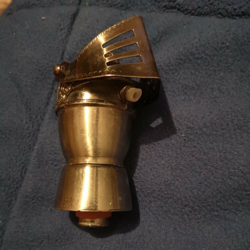 Wein ausgießer ritter helm - wein,