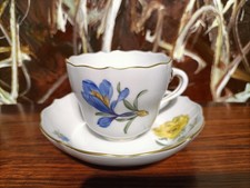 MEISSEN neuer Ausschnitt, edle Mokkatasse mit Untertasse, Blumenmalerei - Krokus